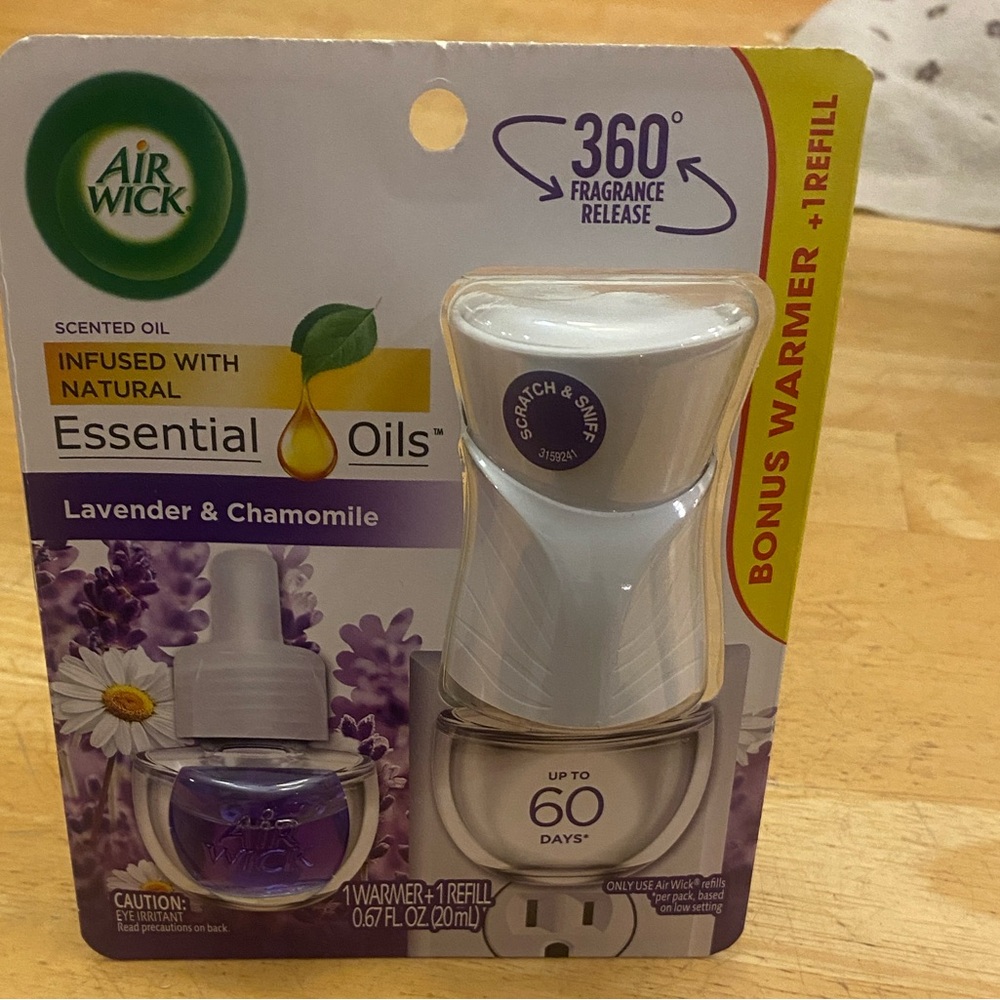 Air Wick Lavender & Chamomile Essential Oil with plug in Warmer NIP NWT